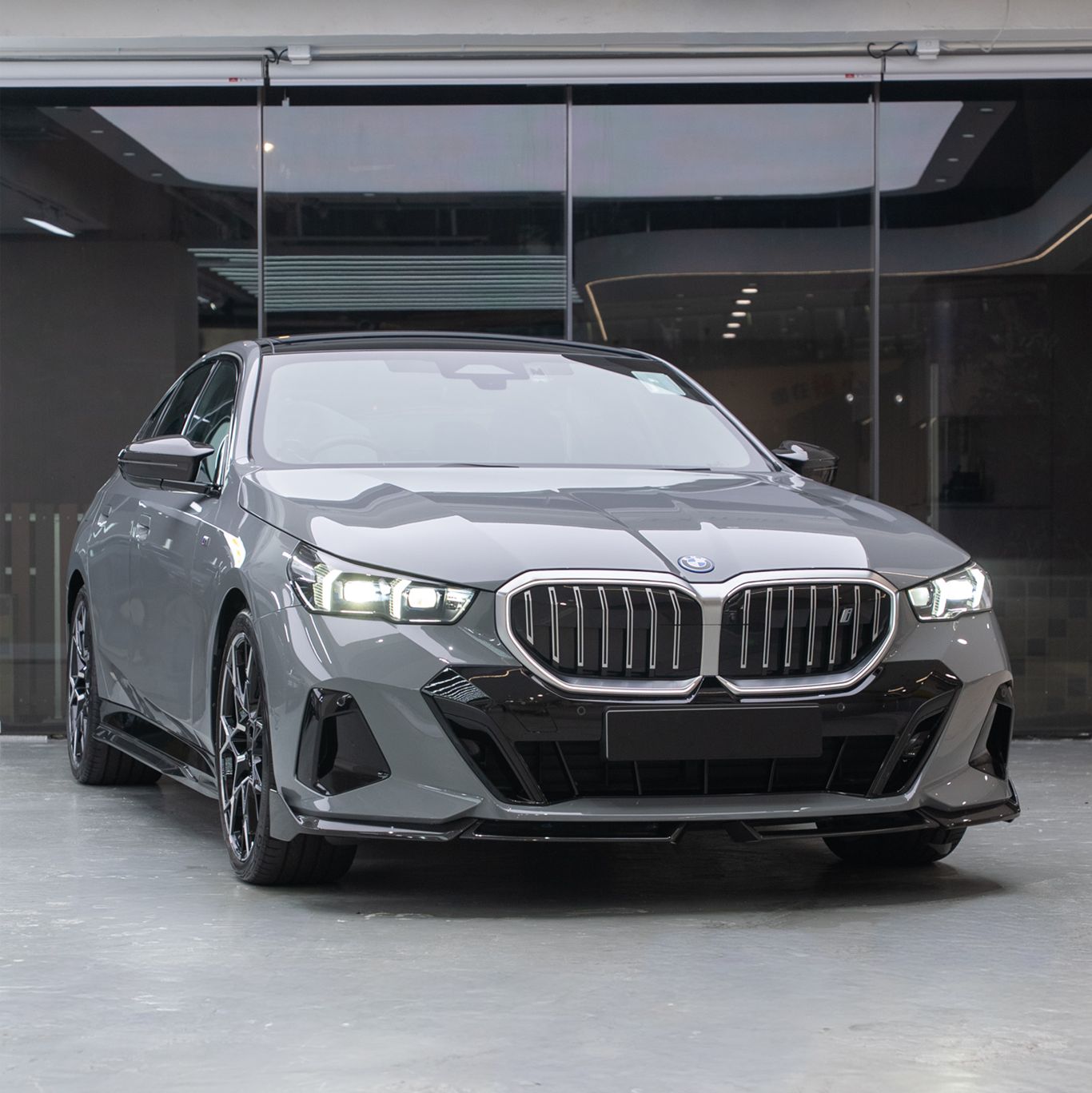 Storm Grey BMW i5