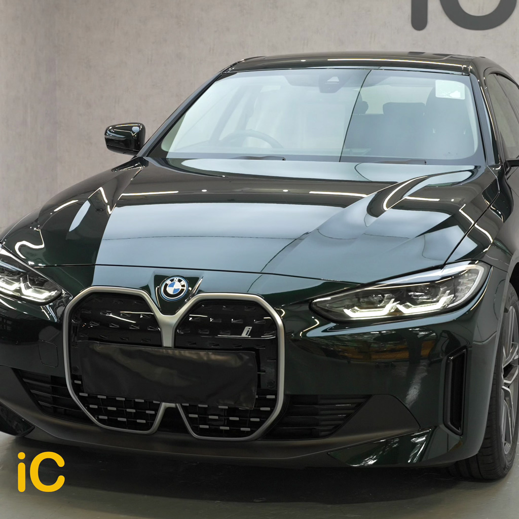 San Remo Green BMW i4