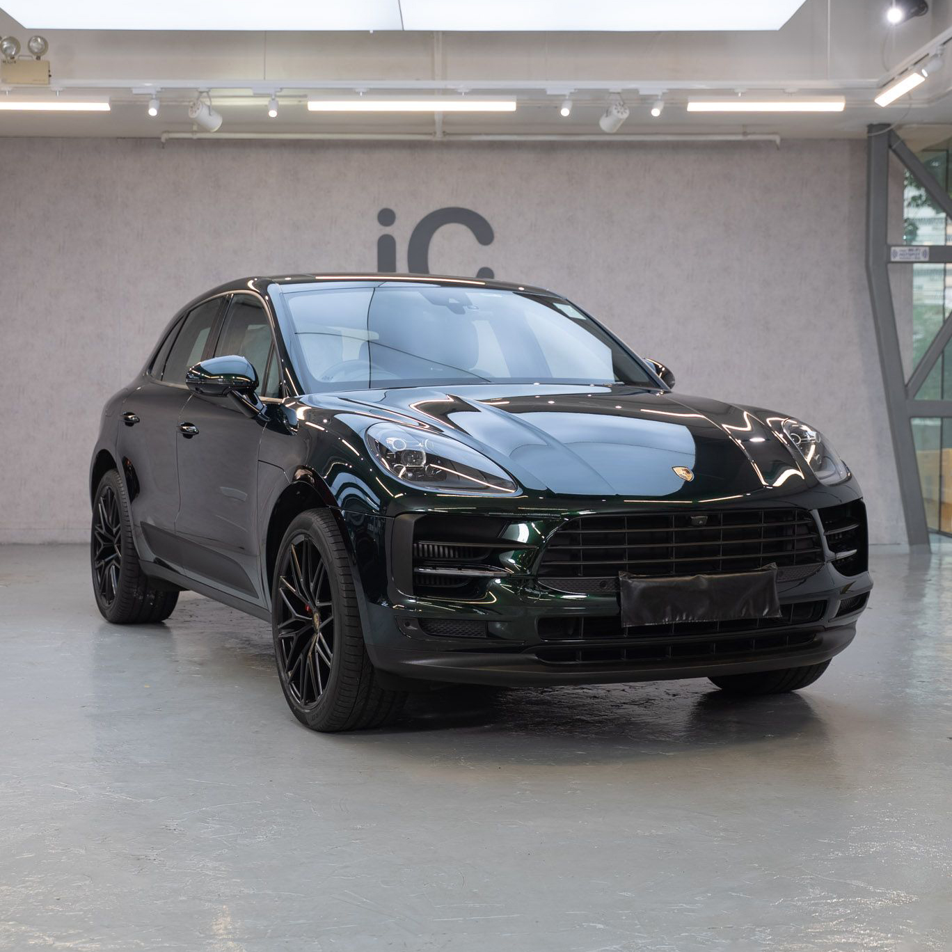 San Remo Green Porsche Macan