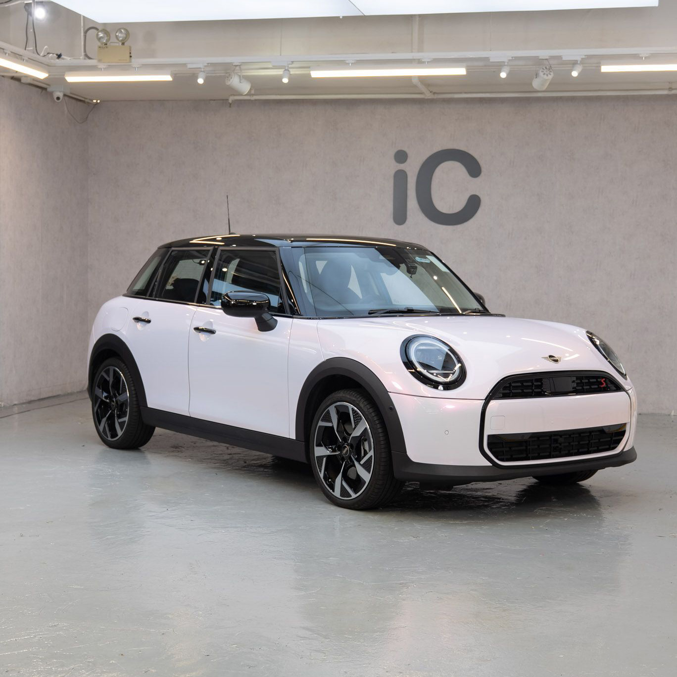 Dynamic Pink Mini Cooper S