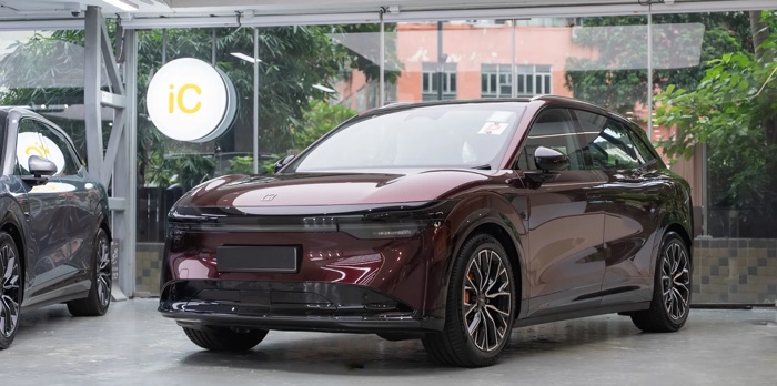 Zeekr 7X Onyx Rose Metallic Color PPF